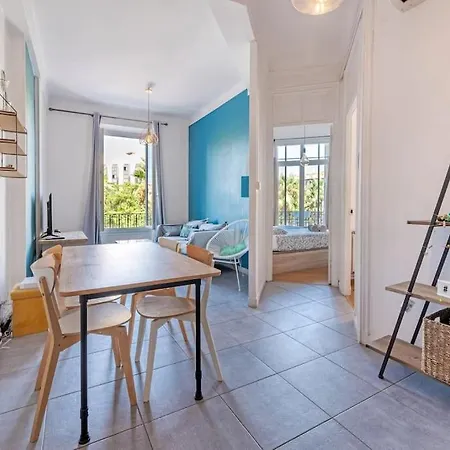 Lovely 2 Bedroom In With Balcony Apartment *